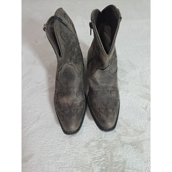 Roper Boots Women’s 6.5 Short Stuff Western Embroidery Snip Toe Brown Zip Ankle - Picture 8 of 8